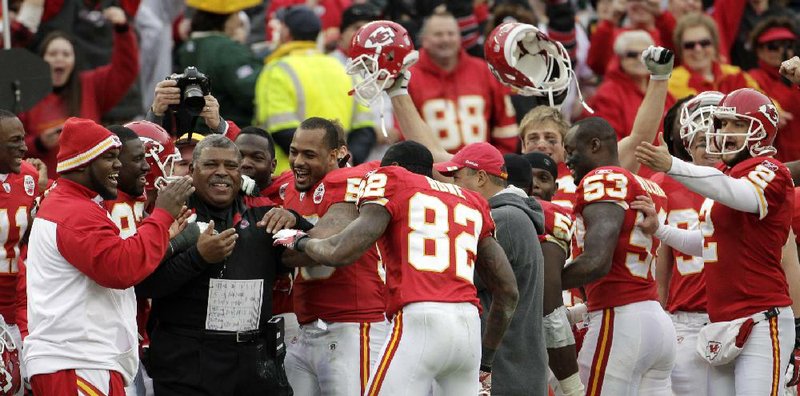 Chiefs beat Packers, ruin undefeated run