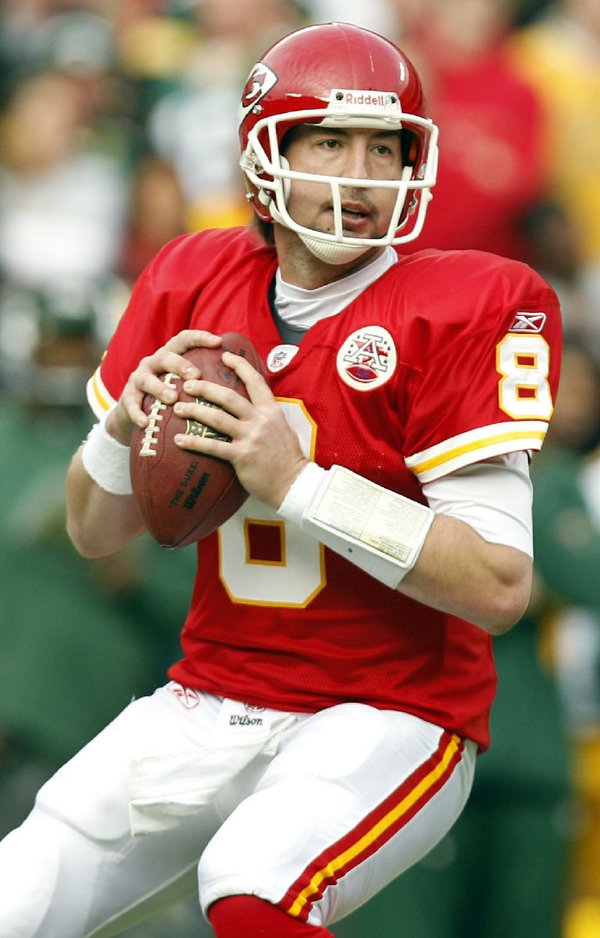 Denver Broncos quarterback Kyle Orton (8) during an NFL football game  against the Kansas City Chiefs Sunday, Dec. 5, 2010, in Kansas City, Mo.  The Chiefs won 10-6. (AP Photo/Ed Zurga Stock Photo - Alamy