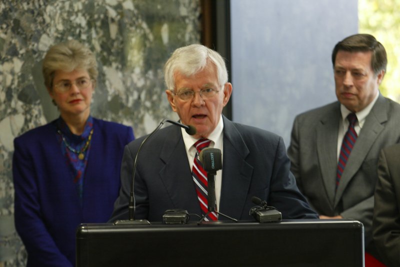 Arkansas Supreme Court Associate Justice Tom Glaze (middle) speaks in this 2005 file photo. Flanking him are Chief Justice Jim Hannah (right) and Associate Justice Annabelle Clinton Imber.