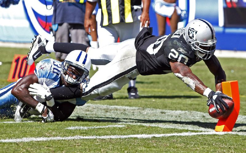 Former Arkansas running back Darren McFadden is eager to return to form in the NFL this season. Before being hurt last season, McFadden rushed for 614 yards and scored 4 touchdowns in 7 games for the Oakland Raiders.
