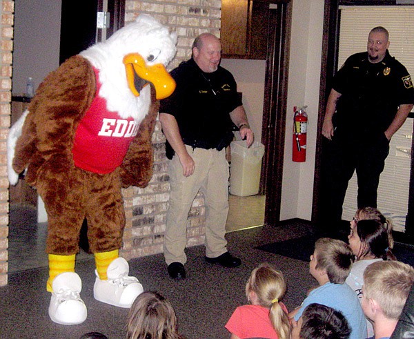 Eddie Eagle visited with Glenn Duffy second graders at the police station in Gravette. Officers Chuck Skaggs and Brad Harris introduced Eddie to the children to team them about gun safety.