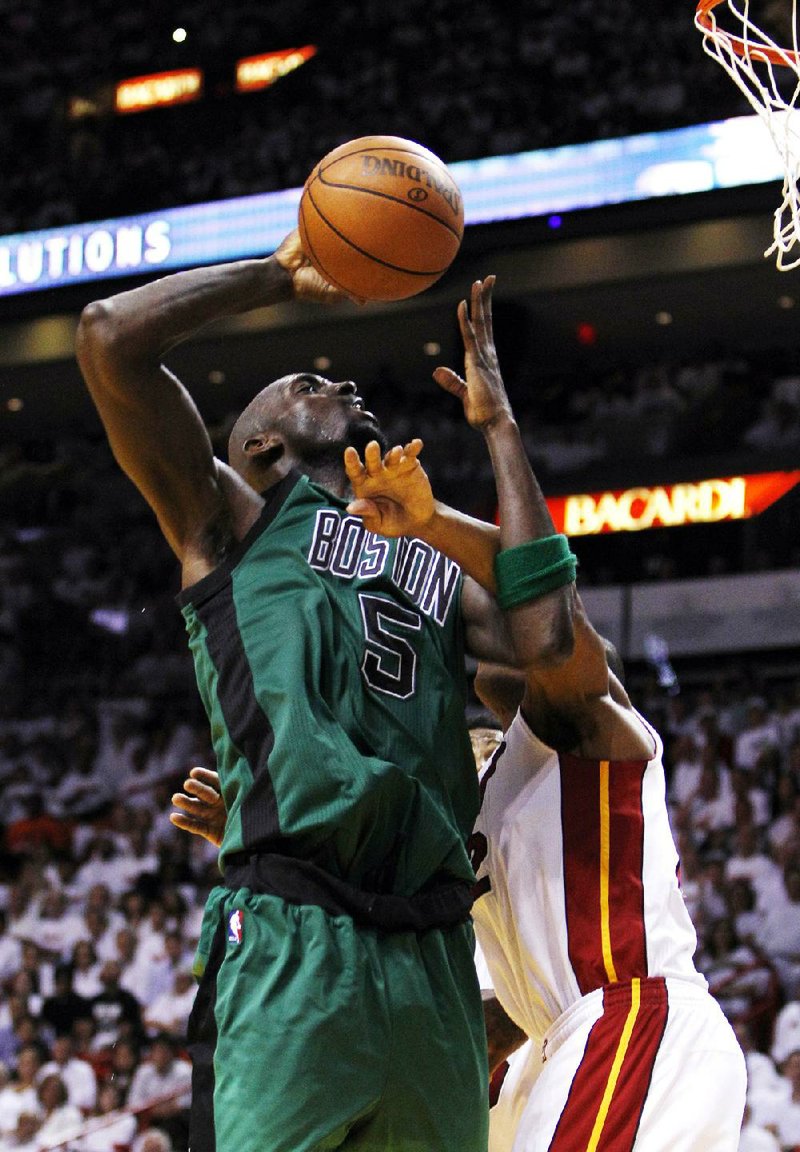 Boston Celtics' Kevin Garnett is tangled up by Miami Heat's James Jones, rear, during the second half of Game 2 in their NBA basketball Eastern Conference finals playoffs series, Wednesday, May 30, 2012, in Miami. 