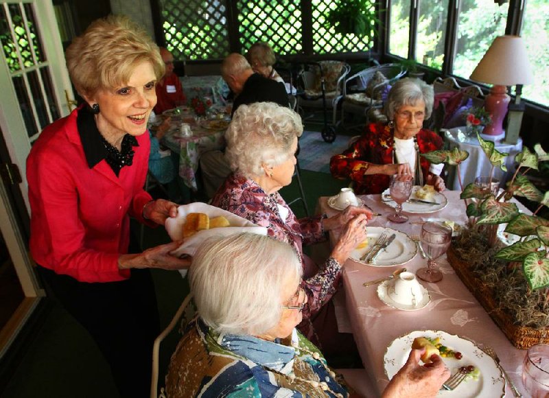 Linda Jordan chats with guests she and co-hostess Bobbie Blackshear entertained in Blackshear’s west Little Rock home during a recent luncheon for homebound senior citizens. 