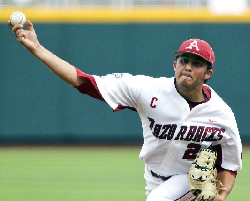 Arkansas defeats Baylor 1-0, advances to College World Series