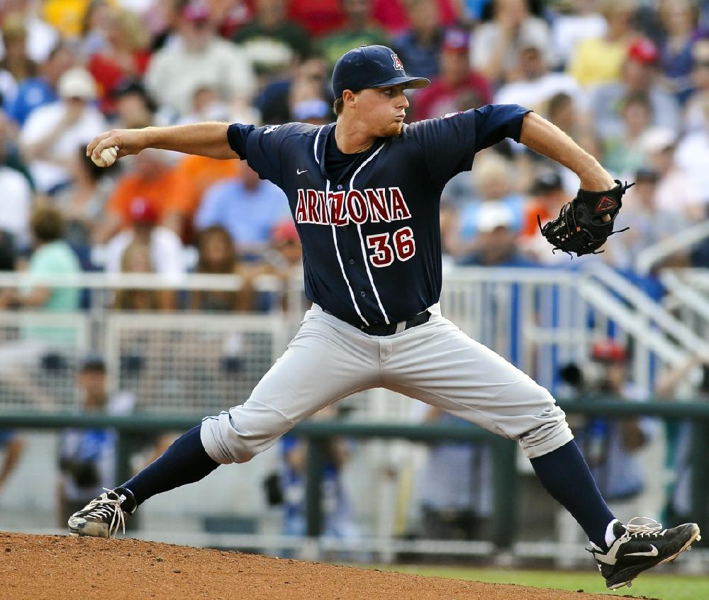 Arizona starting pitcher James Farris works against South Carolina in the first inning of Game 2 of the NCAA College World Series baseball finals in Omaha, Neb., Monday, June 25, 2012. (AP Photo/Eric Francis)