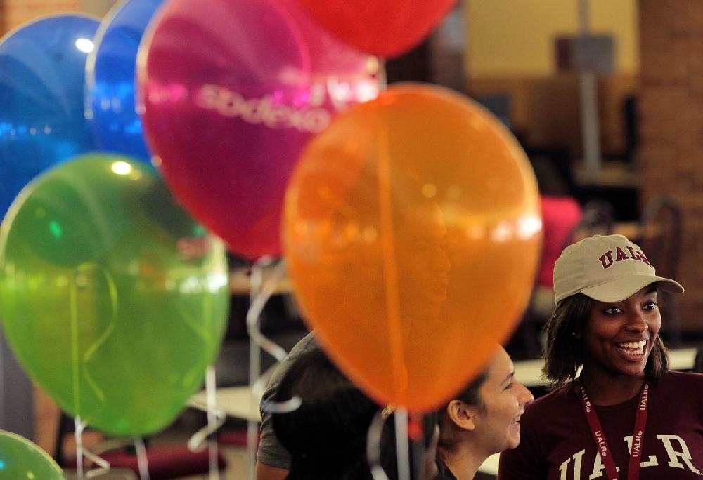 Arkansas Democrat-Gazette/BENJAMIN KRAIN --8/20/2012--
Taylor Sills, from Jonesboro, right, Jackie Chavez, center, from Texarkana, and other students at UALR participate in a Lemonade Mixer in the Donaghey Student Center on Monday. The event was one of several campus events planned for students this week before classes start Thursday.