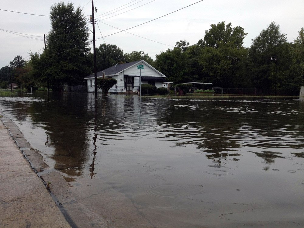 Flash flooding, sandbagging as Isaac drops rain, spurs power failures