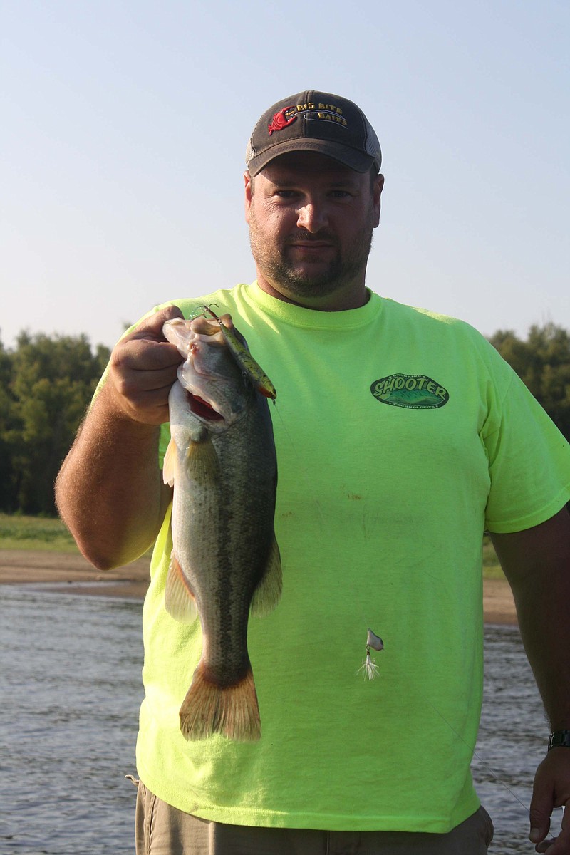 Summer River Fishing Tips  Mississippi River Bass Fishing 