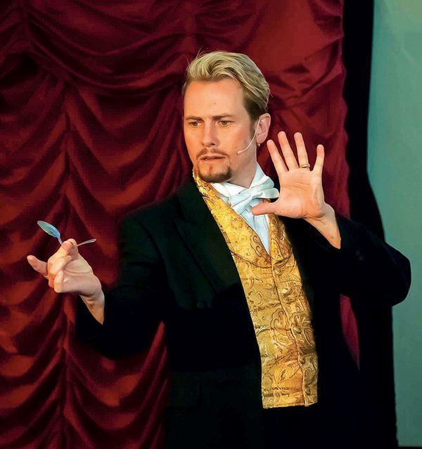 Sean-Paul will perform two escape acts done by Harry Houdini and a seance during October in Eureka Springs. 