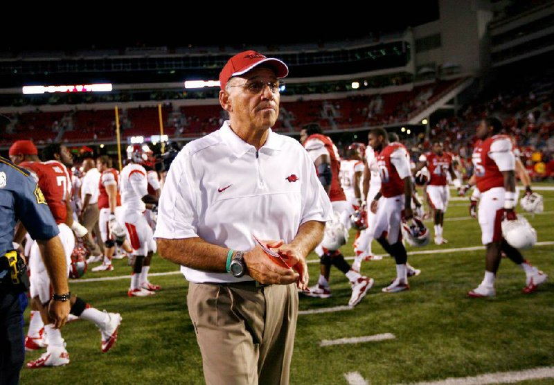 Arkansas Coach John L. Smith John L. Smith is 4-7 in first year at Arkansas and 136-93 in his 19th year overall.