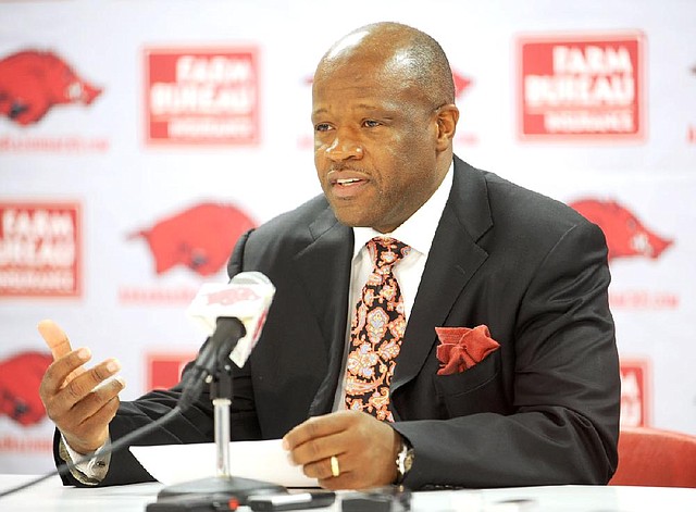 NWA Media/ANDY SHUPE
Arkansas coach Mike Anderson speaks to members of the media Thursday, Oct. 11, 2012, with guard Kikko Haydar, left, as they sit for a team photo during Media Day at Bud Walton Arena in Fayetteville.