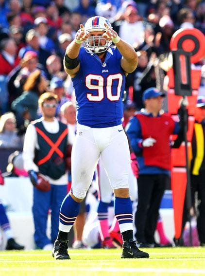 Buffalo Bills defensive end Chris Kelsay (90) is questionable for Sunday’s game after injuring his neck in practice Friday. 