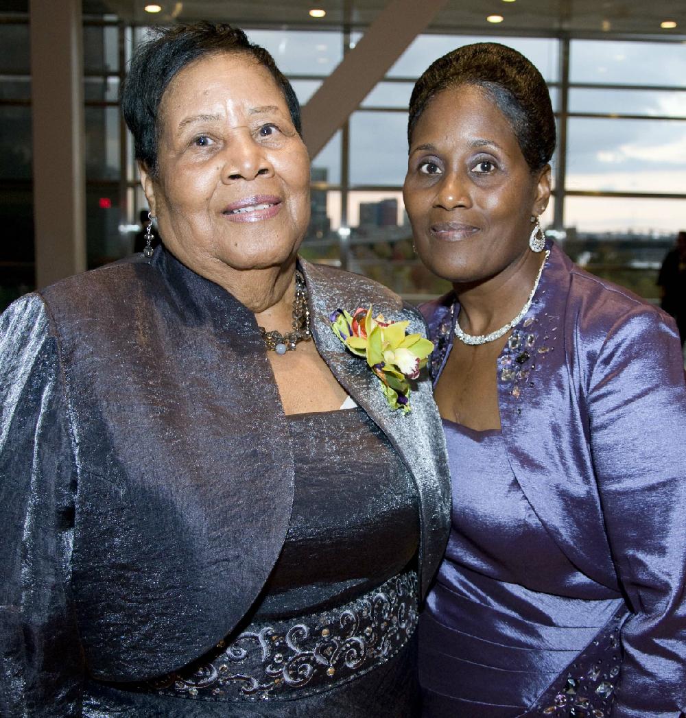 Arkansas Democrat Gazette/CARY JENKINS
Grandmother of the groom, Norma Brown of England, with Valarie Sherrill of Little Rock, mother of the groom