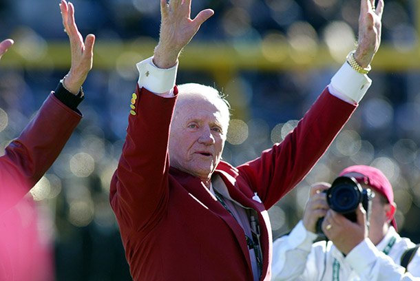 Frank Broyles is recognized prior to the Cotton Bowl Classic on Jan. 1, 2008. 