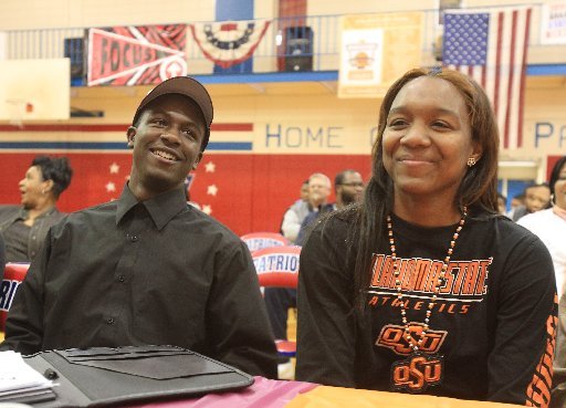 I.J. Ready (left) and Roshunda Johnson Wednesday at Parkview High School after signing to play college basketball. Ready is going to Mississippi State University and Johnson is going to Oklahoma State University.
