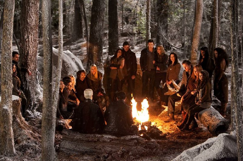 The Cullens call on friends and former foes to help them face the Volturi. 