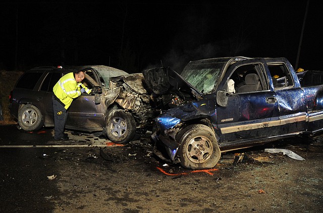 Emergency personnel work the scene of a multiple-fatality accident on Arkansas 7 south of Hot Springs on Thursday, Nov. 15, 2012. 