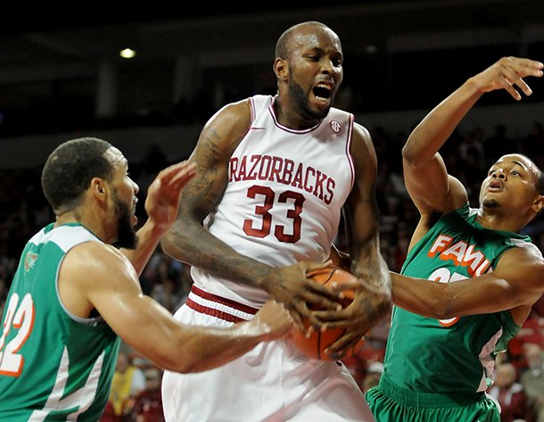 A resurgent Marshawn Powell helped launch second-year Coach Mike Anderson’s Razorbacks to a 3-0 start defeating Sam Houston State, Longwood and Florida A&M at Walton Arena.