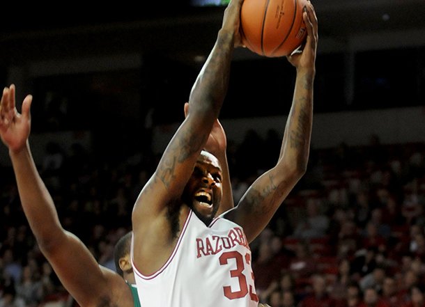 NWA Media/ANTHONY REYES -- Arkansas junior Marshawn Powell (33) drives to the basket as Florida A&M senior Markee Teal defends in the first half Tuesday, Nov. 20, 2012 at Bud Walton Arena in Fayetteville.