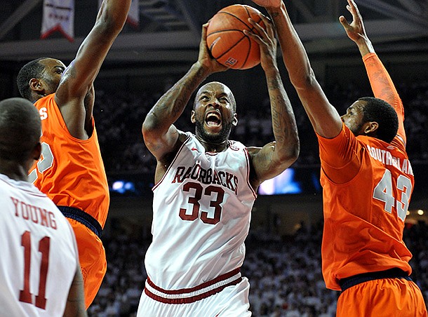 Marshawn Powell scored 19 points and had 7 rebounds in Arkansas' loss to Syracuse. 