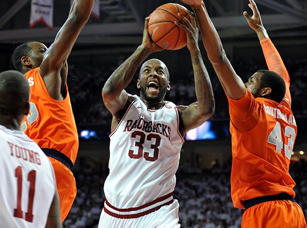 Marshawn Powell scored 19 points and had 7 rebounds in Arkansas' loss to Syracuse. 