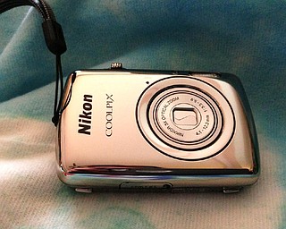 Nikon COOLPIX S01値段交渉OK！ Amazon.com : Nikon COOLPIX S01 10.1 MP Digital Camera with 3x Zoom