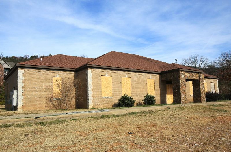 City officials are considering a partnership that would place a police substation at what is now the unused Pankey Community Center in west Little Rock on Cantrell Road. 