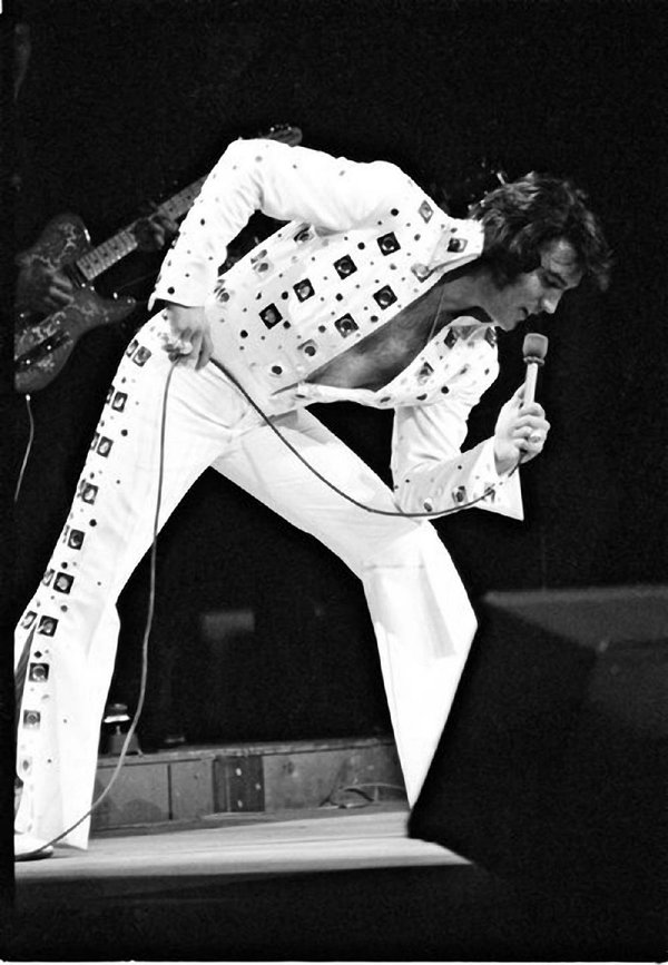 伊CD Elvis Presley From Burbank To Vegas MOON6872 Moon (16), Moon (16) /00110 CD ELVIS PRESLEY From Burbank To Vegas MOON6872 Moon ITALY