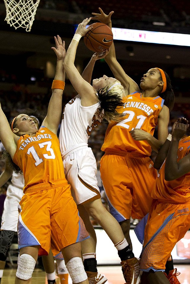 Texas’ Brady Sanders (middle) tries to squeeze between Tennessee’s Taber Spani (left) and Nia Moore (right) in the Lady Vols’ 94-75 victory Sunday. 