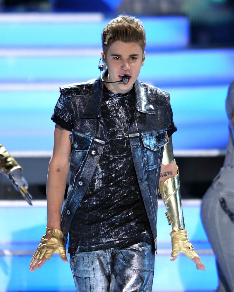 Justin Bieber performs onstage at the Teen Choice Awards on Sunday, July 22, 2012, in Universal City, Calif. (Photo by John Shearer/Invision/AP)