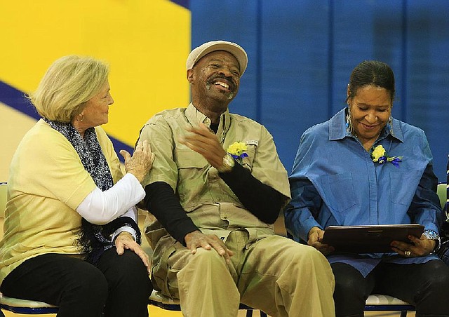 Former Arkansas School for the Deaf basketball player Bennie Fuller (center) talks with Emogene Nutt (left) as his wife, Emma, looks at a plaque honoring Fuller on Saturday at the school in Little Rock. The school’s new basketball court was named after Fuller, who scored 102 points in a game in 1971. 