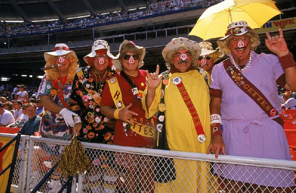 Famed Washington Redskins fans the Hogettes to retire dresses and pig  snouts after 30 years – New York Daily News