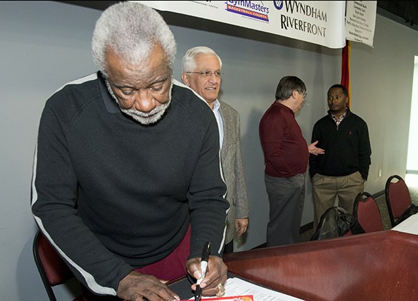 Former Arkansas men’s basketball Coach Nolan Richardson urges everyone to show patience with Razorbacks Coach Mike Anderson and believes he will turn the program around. 