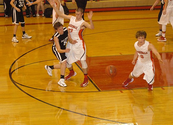MARK HUMPHREY STAFF PHOTO

Farmington point guard, Jeremy Mueller reacts to a pass going to the wing. Mueller scored Farmington's final 8 points all on free throws to lead the Cardinals past Pea Ridge, 45-39, on Tuesday.