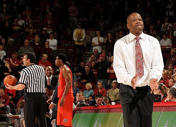 NWA Media/ANTHONY REYES -- Arkansas against Auburn in the second half Wednesday, Jan. 16, 2013 in Bud Walton Arena in Fayetteville. The Razorbacks won 88-80 in double overtime.