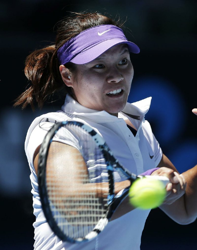 Li Na of China took advantage of double-faults by second-seeded Maria Sharapova on the first two points and advanced into her second Australian Open final with a 6-2, 6-2 victory. 