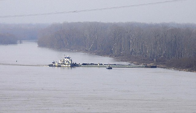 The towboat Nature’s Way Endeavor banks a barge against the western bank of the Mississippi River near Vicksburg, Miss., on Monday. 