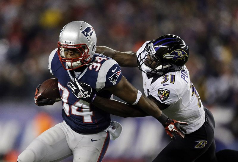 Baltimore Ravens strong safety Bernard Pollard (31) tackles New England Patriots running back Shane Vereen (34) during the first half of the NFL football AFC Championship football game in Foxborough, Mass., Sunday, Jan. 20, 2013. (AP Photo/Steven Senne)