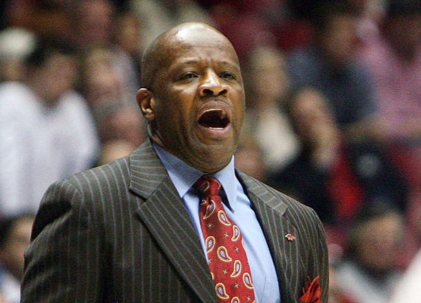 Arkansas head coach Mike Anderson yells to his team during their NCAA college basketball game against Alabama, Thursday, Jan. 31, 2013, in Tuscaloosa, Ala. (AP Photo/Tuscaloosa News, Michelle Lepianka Carter)