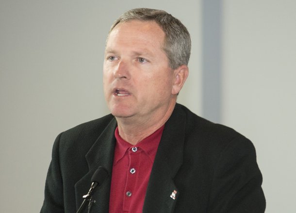 Arkansas baseball coach Dave Van Horn speaks at the Downtown Tipoff Club in North Little Rock on Monday.