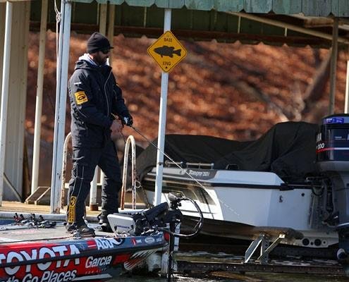 Mike Iaconelli caught five bass weighing 21 pounds, 8 ounces Friday, all coming on docks before 10 a.m. He shares the tournament lead with Cliff Pace heading into today’s second round of the Bassmaster Classic. 