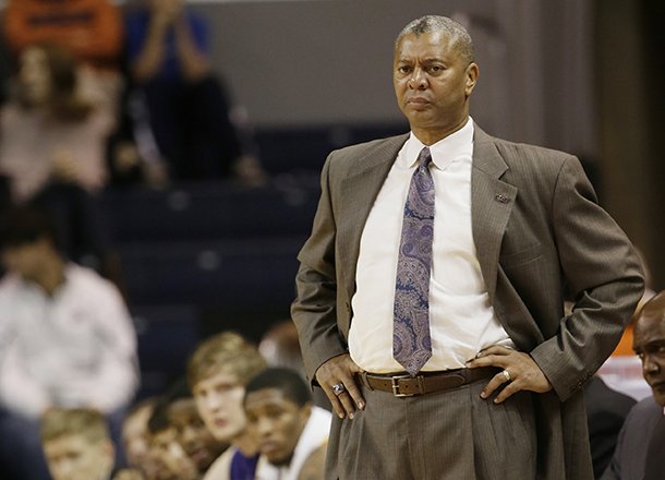 LSU head coach Johnny Jones and his bench players react near the end of a loss to Auburn in an NCAA college basketball game at Auburn Arena in Auburn, Ala., Wednesday, Jan. 9, 2013. Auburn beat LSU 68-63. (AP Photo/Dave Martin)
