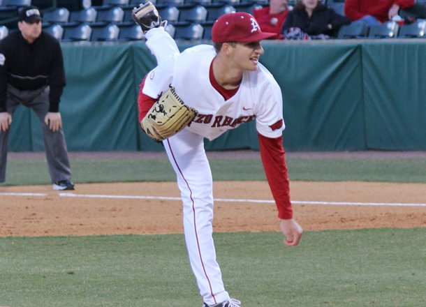 WholeHogSports - Stanek's complete game gives Arkansas series win