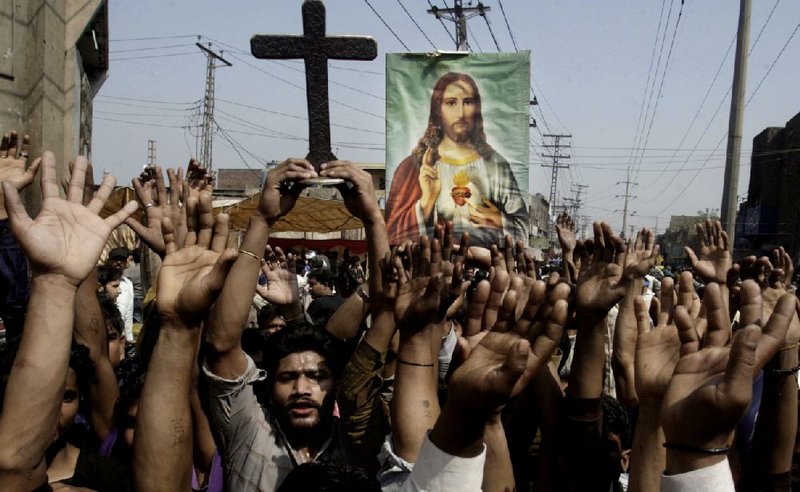 Christians Protesting Arsons Clash With Pakistani Police 