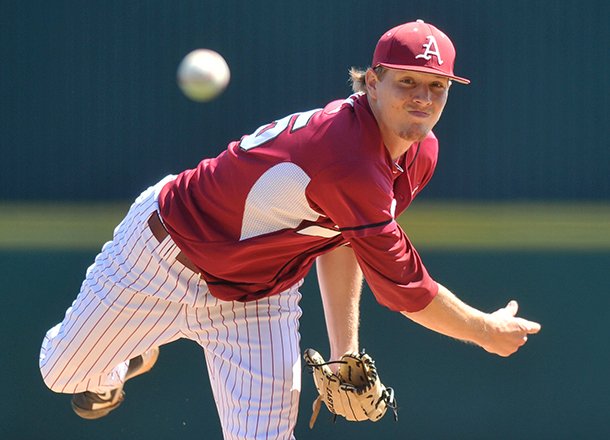 WholeHogSports - Stanek's complete game gives Arkansas series win