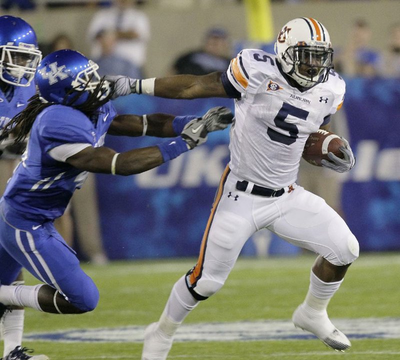 Former Auburn running back Michael Dyer (5) was eligible to play for the Tigers in the 2010 national championship game, according to a family member, which refuted a report published Wednesday on Roopstigo.com.