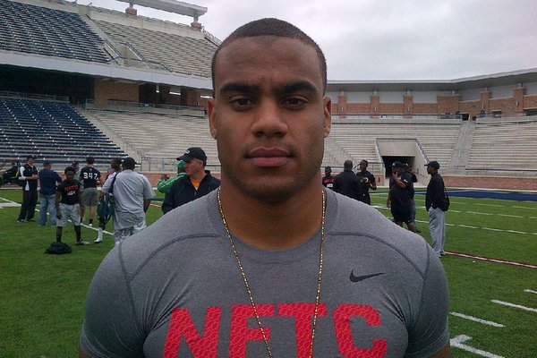 Highly recruited defensive end Solomon Thomas plans to visit Arkansas on Saturday.