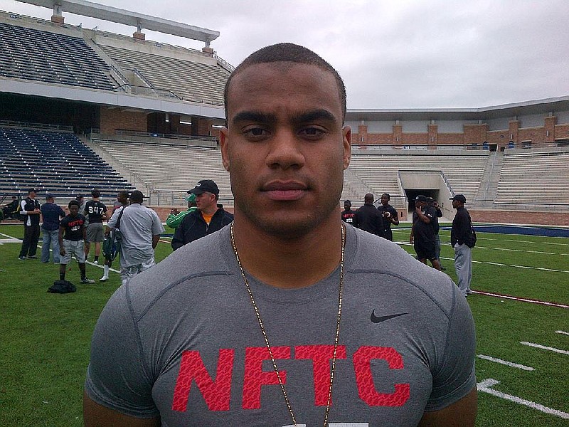 Highly recruited defensive end Solomon Thomas plans to visit Arkansas on Saturday.