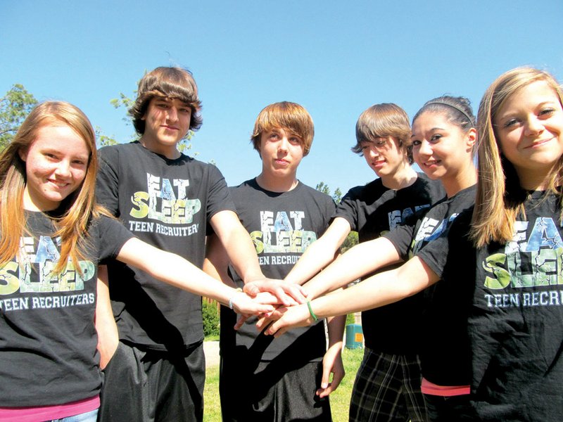Ashlyn Heron, from the left, Jadon Curry, Zach Owens, Drake Hensley, Alexis Hernandez and Haley Owens are all part of the newly-created teen volunteer group Teen Recruiters. 