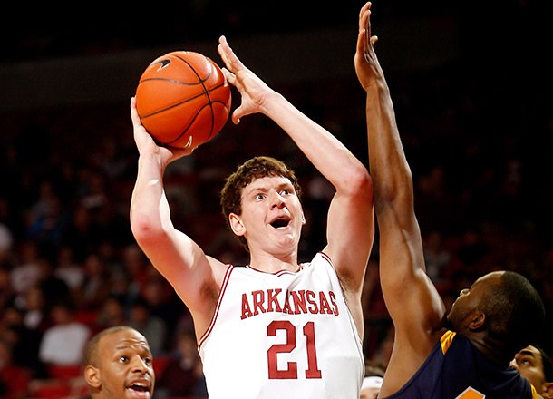 Hunter Mickelson will transfer to Kansas, he announced Thursday. 